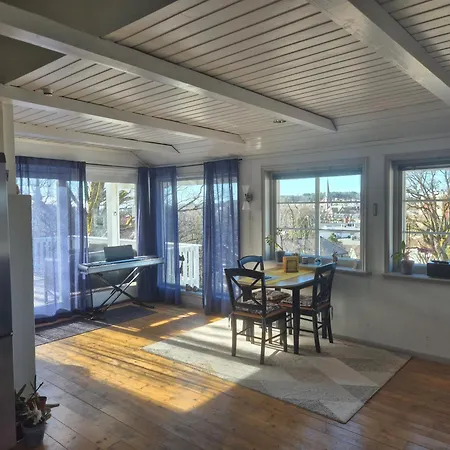 Solrikt Med Kort Avstand Til Byen Apartment *