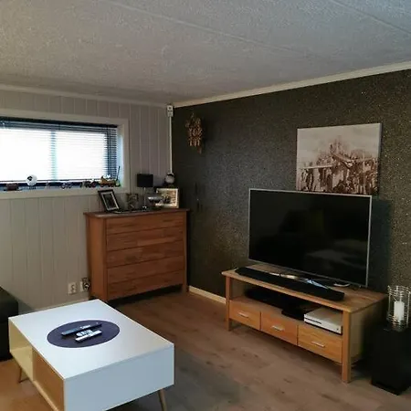 Solrikt Med Kort Avstand Til Byen Apartment *