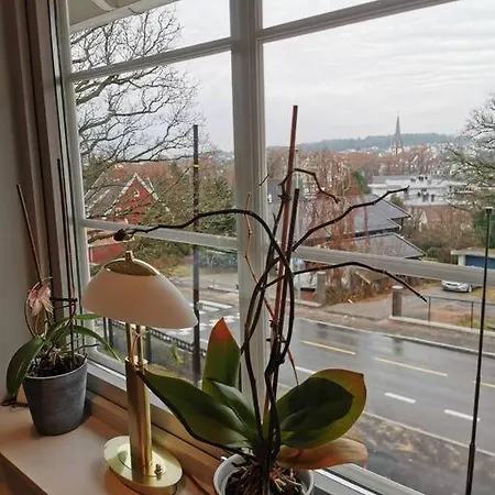 Solrikt Med Kort Avstand Til Byen