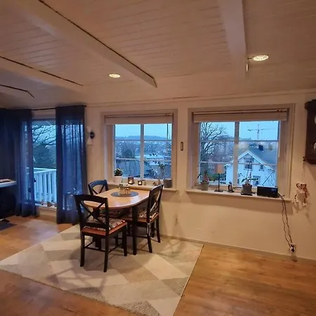 Solrikt Med Kort Avstand Til Byen