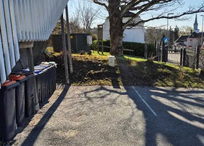 Solrikt Med Kort Avstand Til Byen Apartment