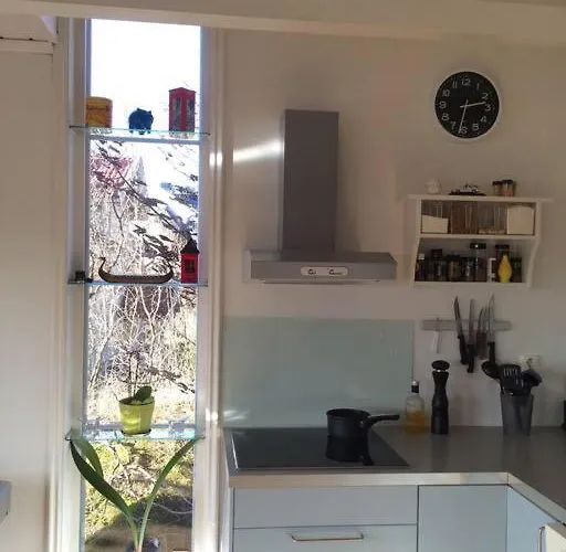 Solrikt Med Kort Avstand Til Byen Apartment